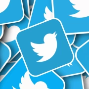 Скачать Рекламные доходы Твиттер сократились на 50% на андроид